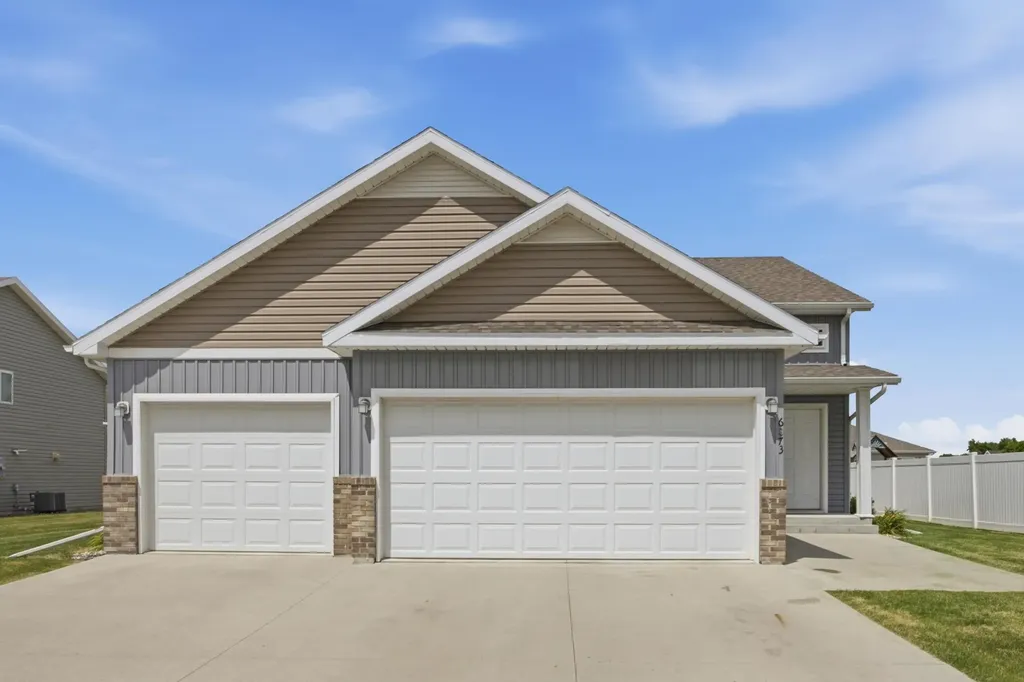 6073 Autumn Drive S Fargo ND 58104