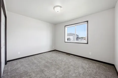 6073 Autumn Drive S Fargo ND 58104