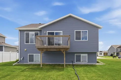 6073 Autumn Drive S Fargo ND 58104