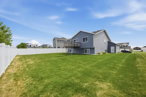 6073 Autumn Drive S Fargo ND 58104