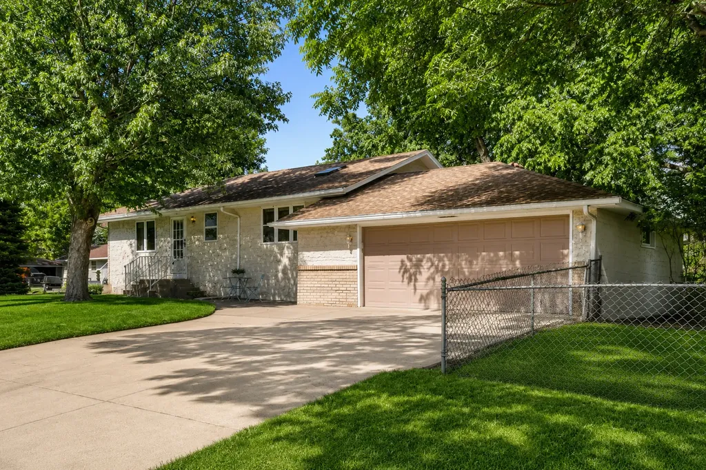558 113th Lane NW Coon Rapids MN 55448