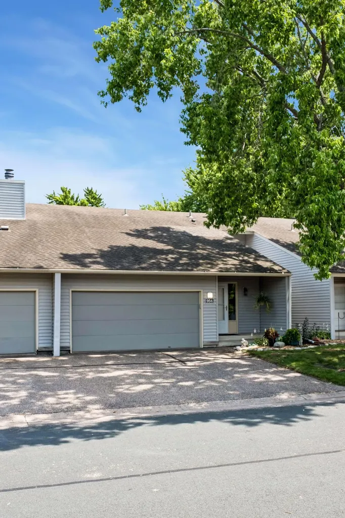 954 Carmel Court Shoreview MN 55126