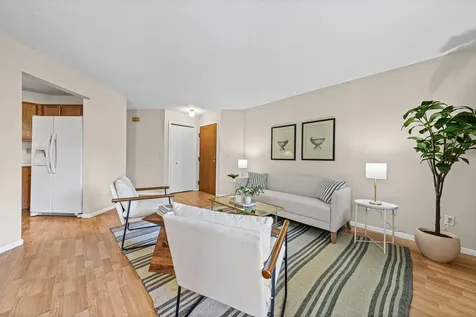 1560 Wheelock Lane Saint Paul MN 55117