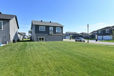 1444 69 Avenue S Fargo ND 58104