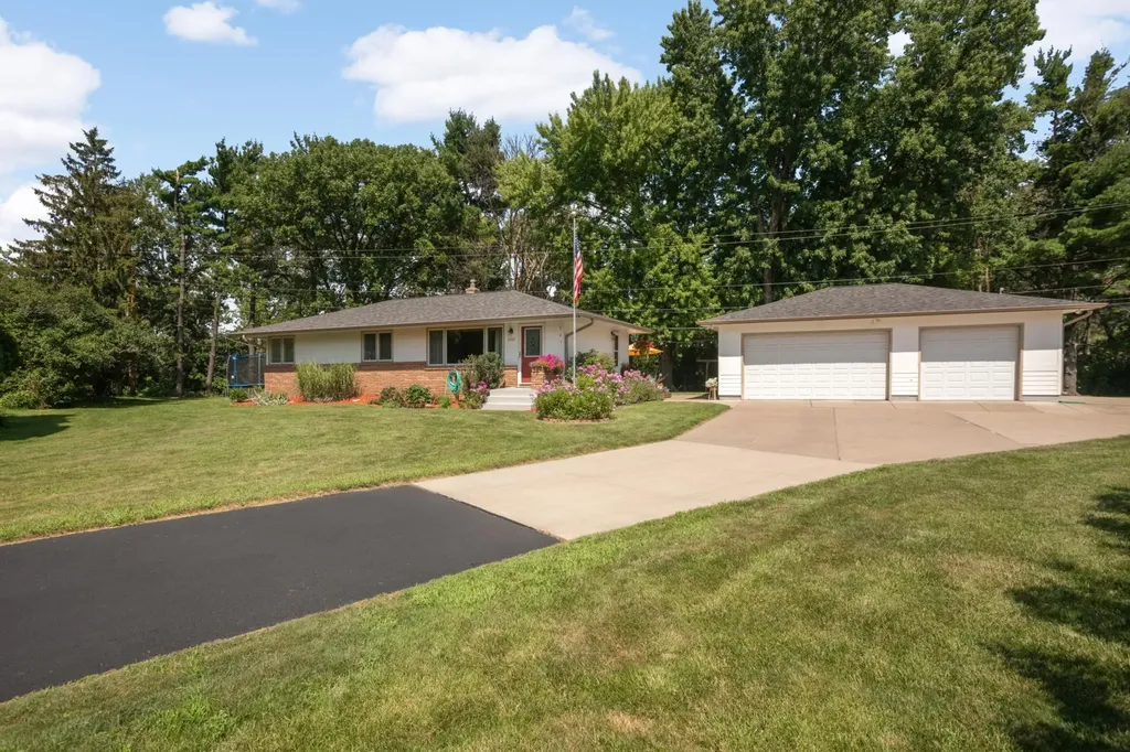 3407 Payne Avenue Vadnais Heights MN 55127