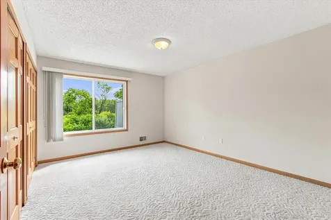 7588 Ojibway Park Bay Woodbury MN 55125