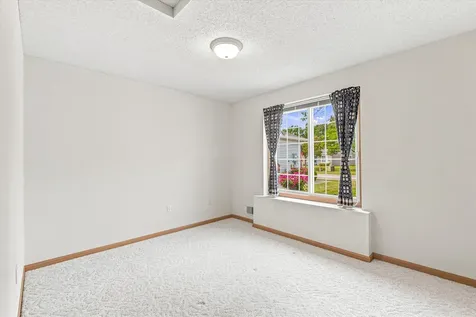 7588 Ojibway Park Bay Woodbury MN 55125