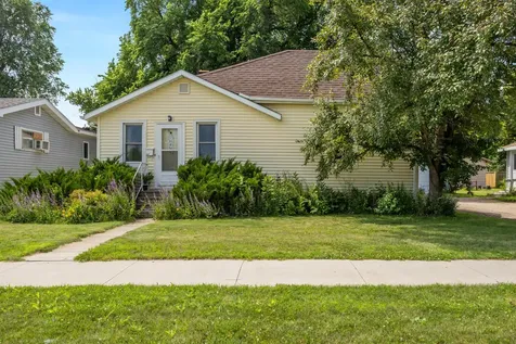 527 1st Street N Wahpeton ND 58075