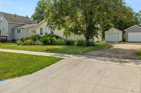 527 1st Street N Wahpeton ND 58075