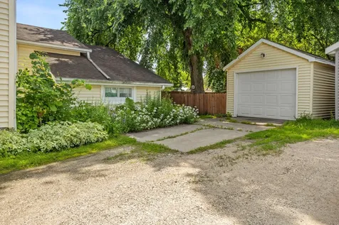 527 1st Street N Wahpeton ND 58075