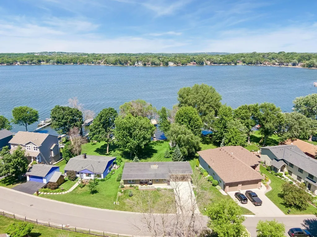 2760 S Shore Drive Prior Lake MN 55372