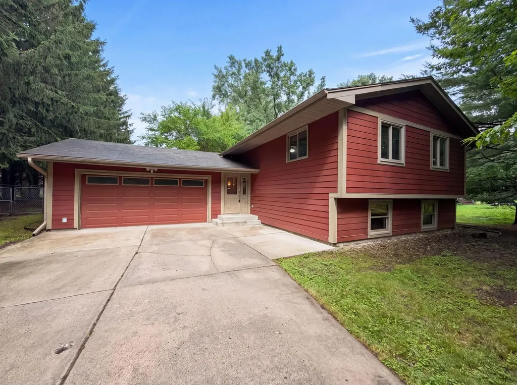 5243 Latta Street North Saint Paul MN 55110