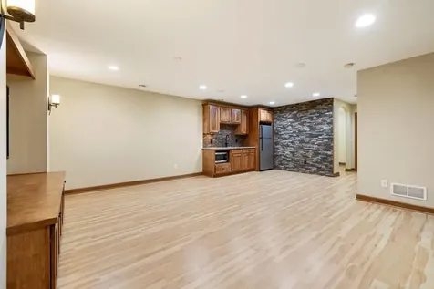 16958 Dynamic Drive Lakeville MN 55044