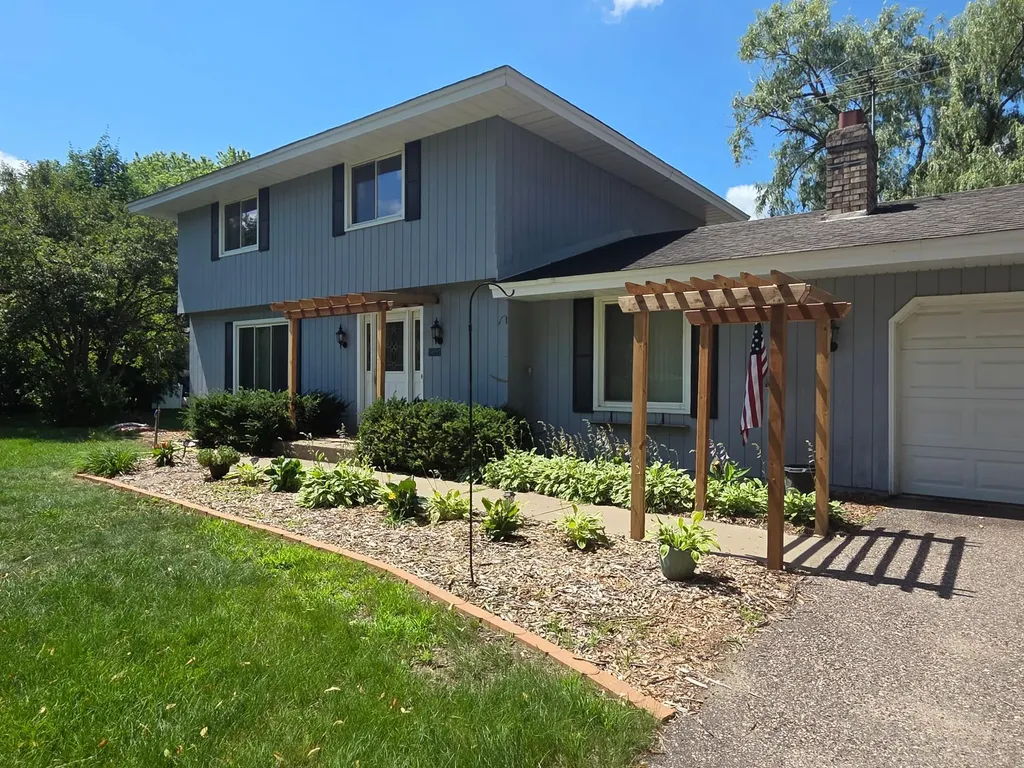 2755 Olive Lane N Plymouth MN 55447