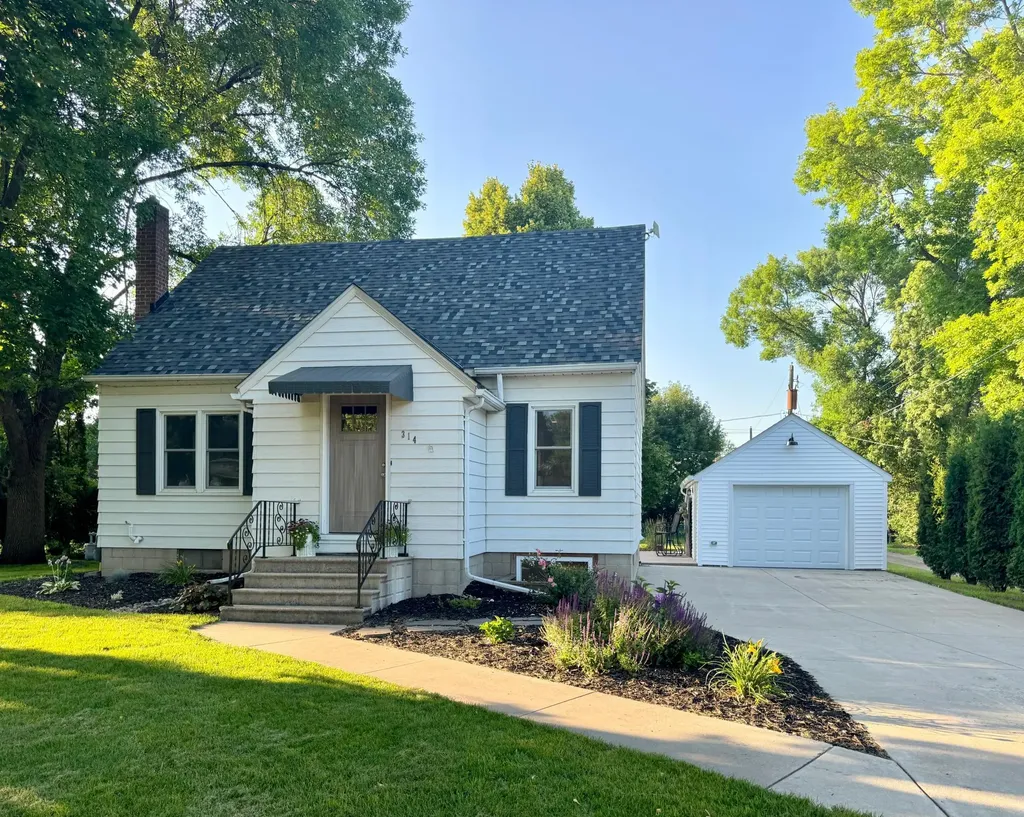 314 Colfax Avenue NW Renville MN 56284