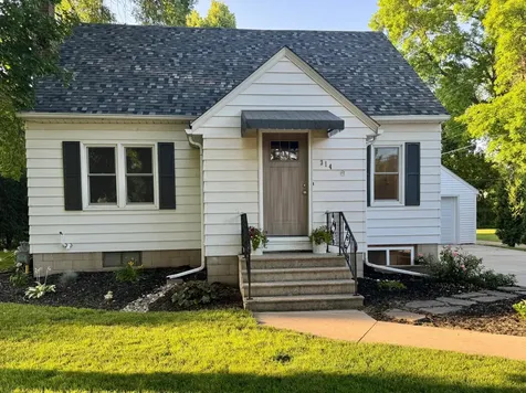 314 Colfax Avenue NW Renville MN 56284