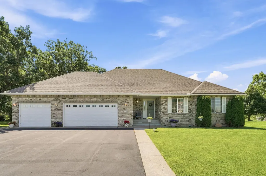 38249 Everton Avenue North Branch MN 55056