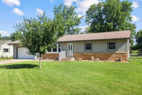 403 Jane Street E Morristown MN 55052