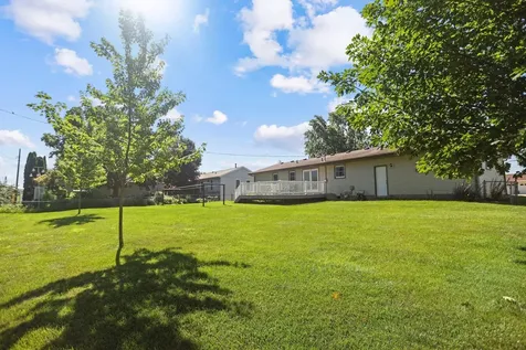 403 Jane Street E Morristown MN 55052