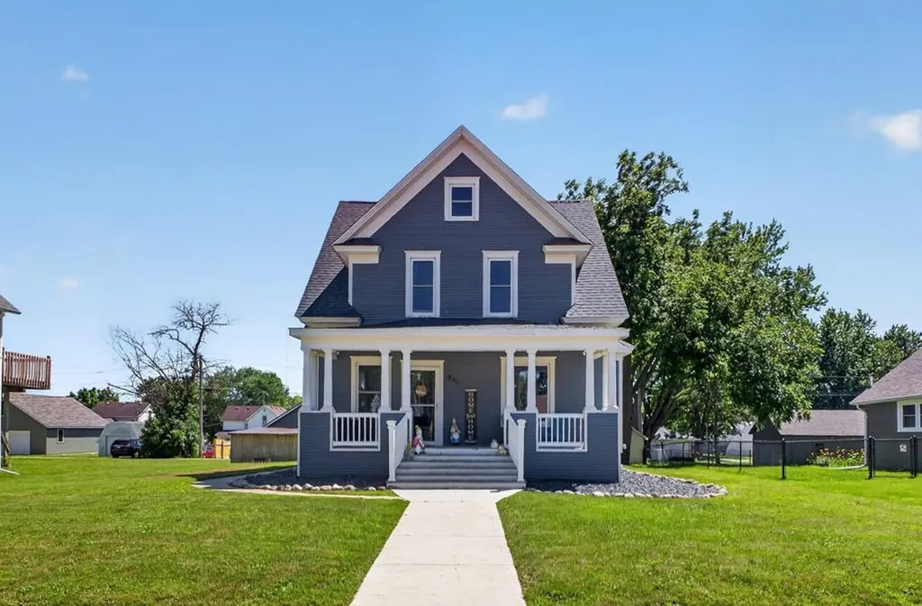 205 1st Street SE Hayfield MN 55940