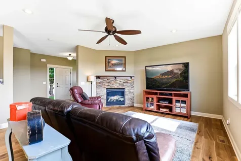 157 Dongola Lane Shakopee MN 55379