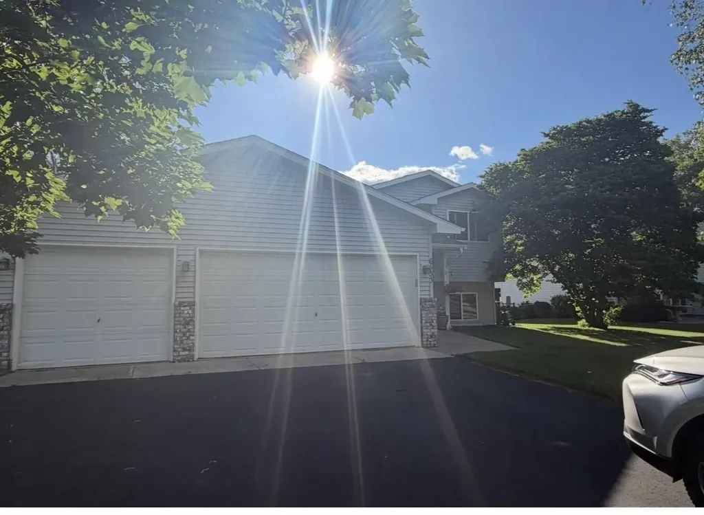 6533 Neddersen Circle Brooklyn Park MN 55445