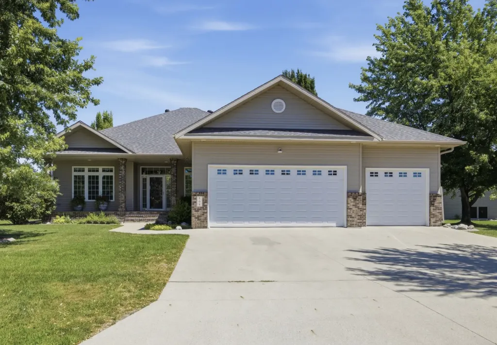 868 32nd Street S Moorhead MN 56560