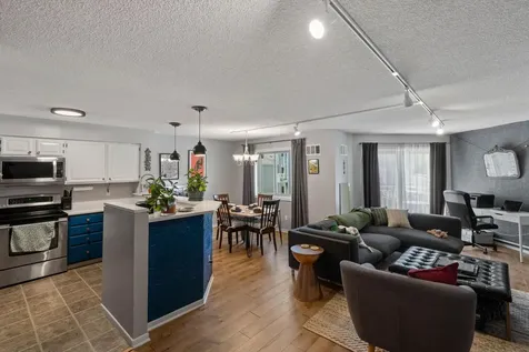 1372 Carling Drive Saint Paul MN 55108