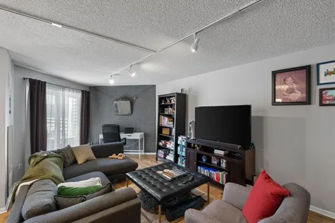1372 Carling Drive Saint Paul MN 55108