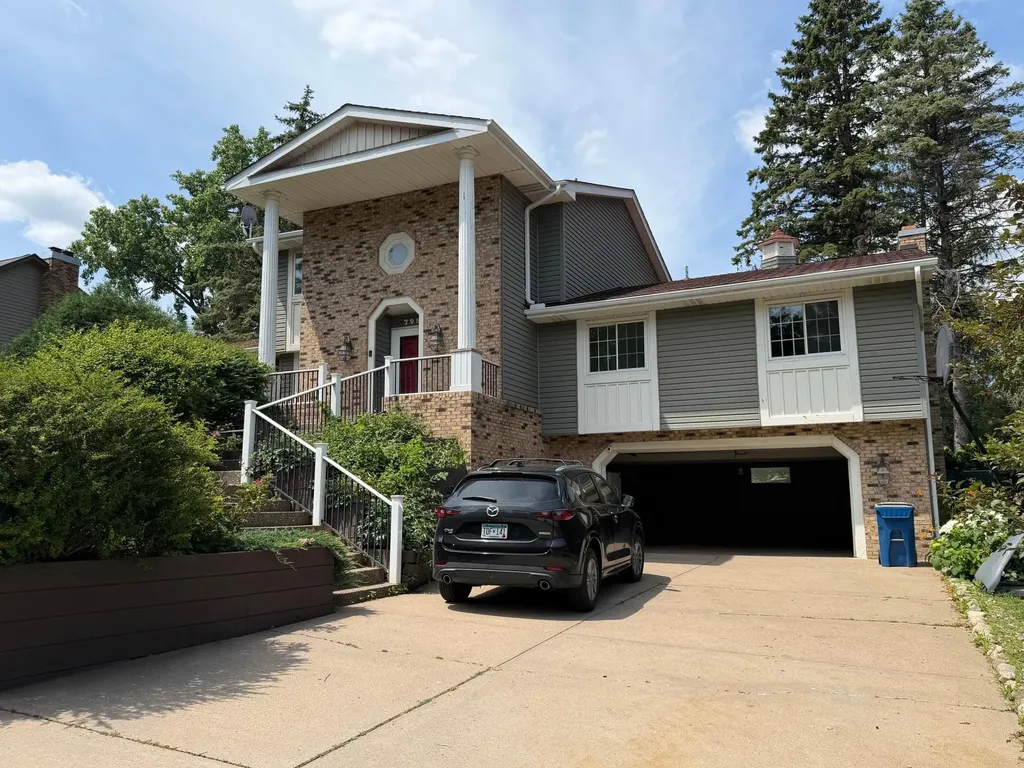 798 Torchwood Drive North Saint Paul MN 55112