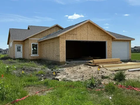 1858 63rd Avenue S Fargo ND 58104
