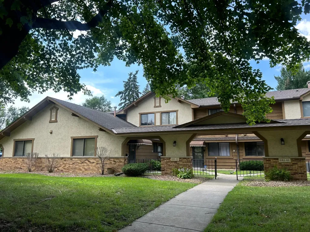 6153 78th Avenue N Brooklyn Park MN 55443