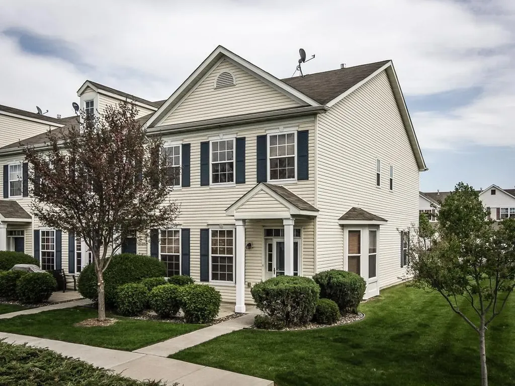 681 Cobblestone Way Shakopee MN 55379