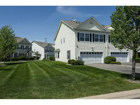 681 Cobblestone Way Shakopee MN 55379