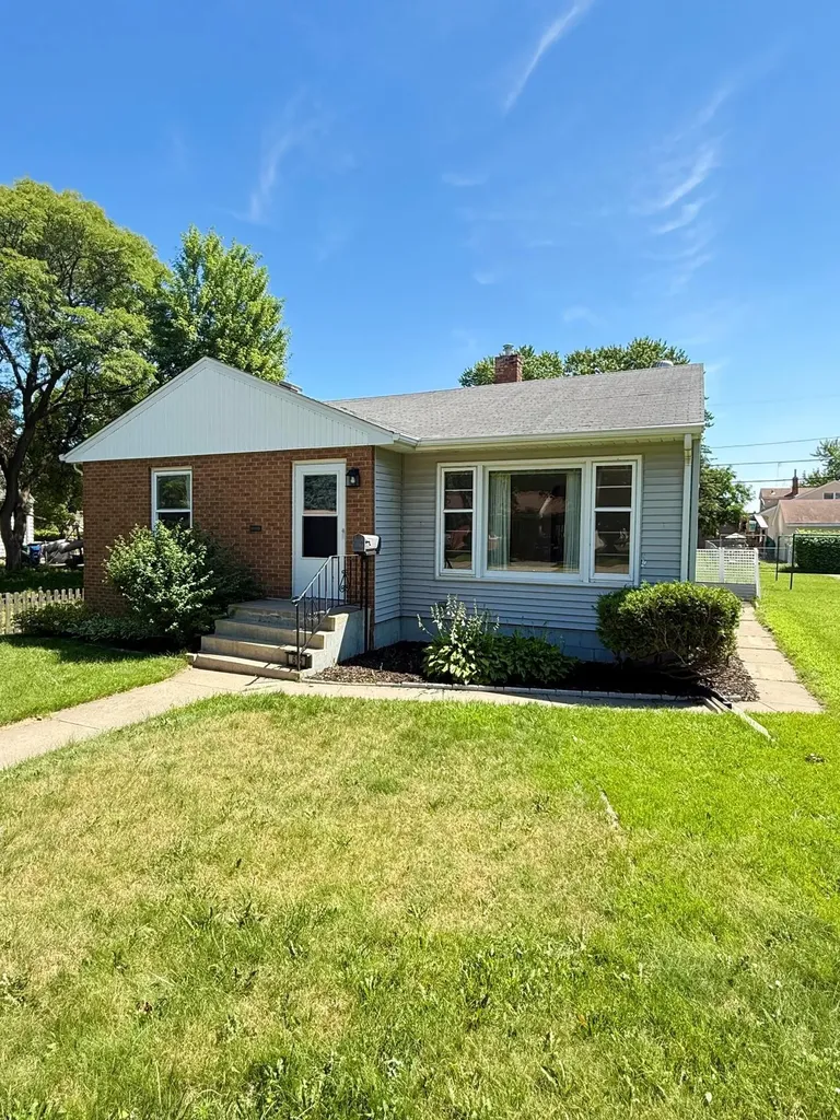 615 2nd Avenue NW New Brighton MN 55112