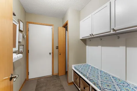 1946 Lochaven Alcove Woodbury MN 55125