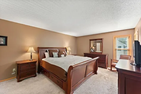 1946 Lochaven Alcove Woodbury MN 55125