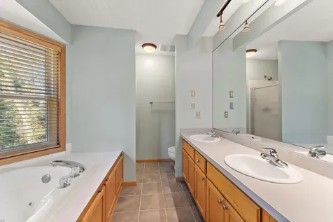 1946 Lochaven Alcove Woodbury MN 55125