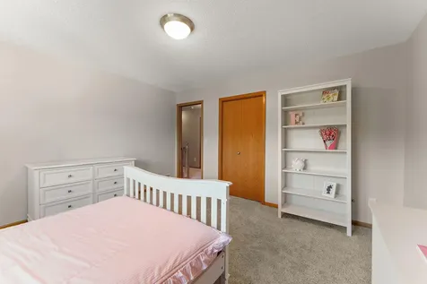 1946 Lochaven Alcove Woodbury MN 55125