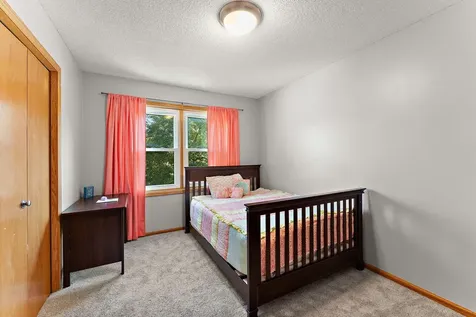 1946 Lochaven Alcove Woodbury MN 55125