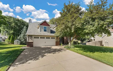 1946 Lochaven Alcove Woodbury MN 55125