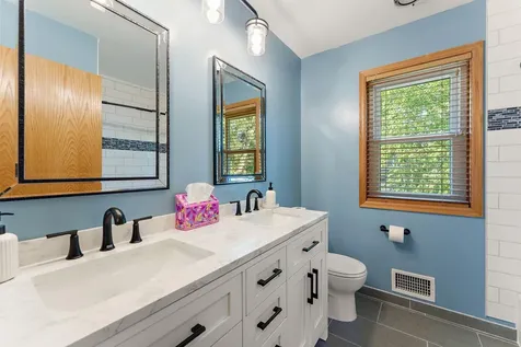 1946 Lochaven Alcove Woodbury MN 55125