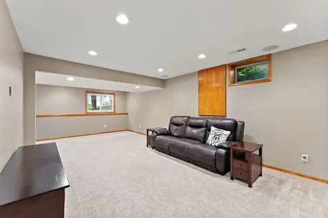 1946 Lochaven Alcove Woodbury MN 55125
