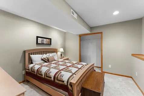 1946 Lochaven Alcove Woodbury MN 55125