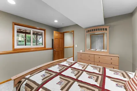1946 Lochaven Alcove Woodbury MN 55125