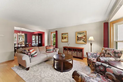 1946 Lochaven Alcove Woodbury MN 55125