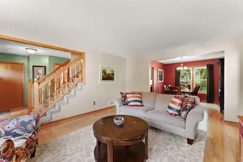 1946 Lochaven Alcove Woodbury MN 55125
