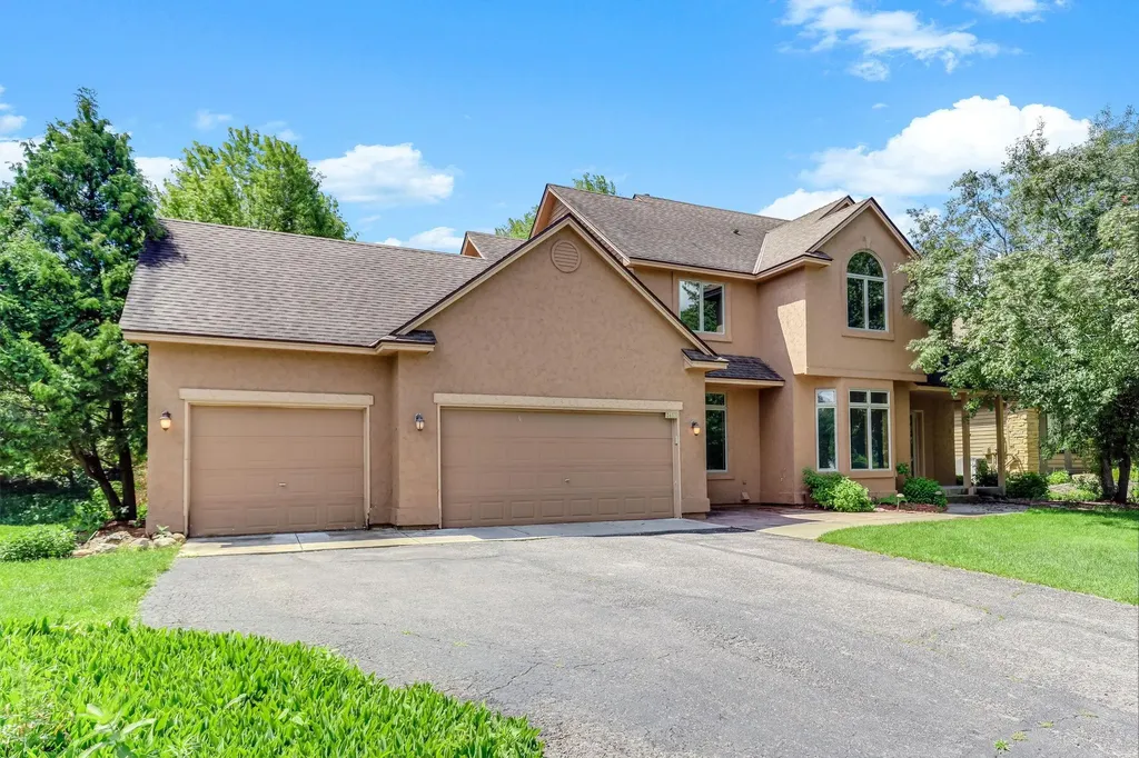 2413 Bridle Creek Trail Chanhassen MN 55317