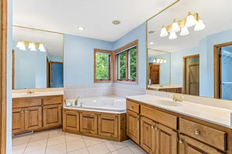 2413 Bridle Creek Trail Chanhassen MN 55317