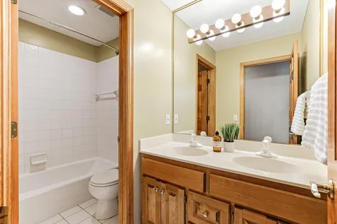 2413 Bridle Creek Trail Chanhassen MN 55317